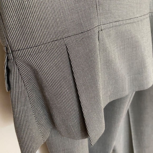 Larry Levine SIGNATURE Pantsuit - Picture 5 of 12